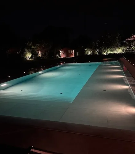 Piscina in vasca bianca Corbetta - immagine 17